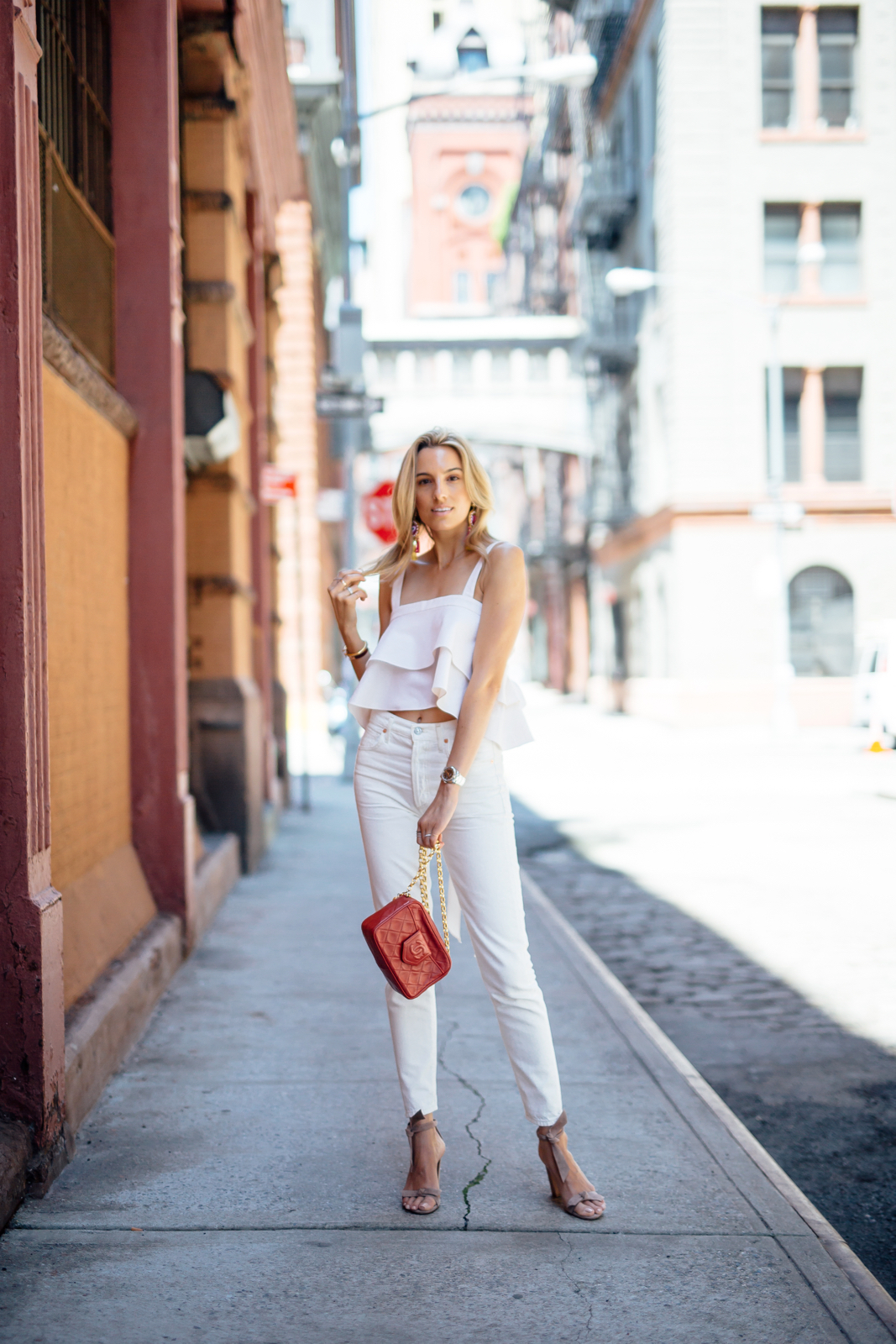 Street Style & Fashion Tips  White jeans, White jeans outfit, Fashion