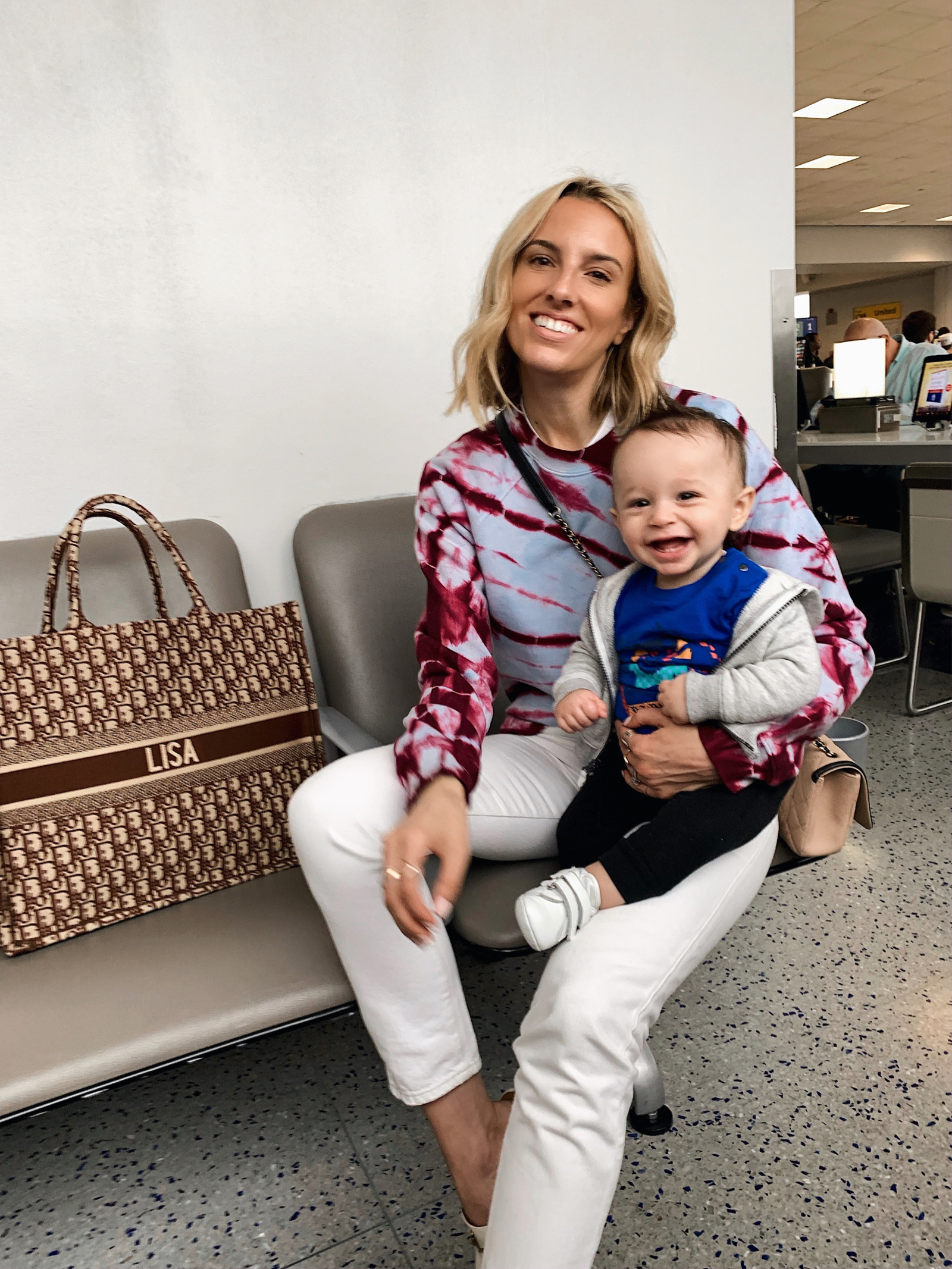 airport outfit, tie dye trend, Baby and mom, Family vacation