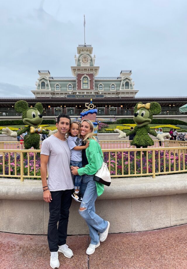 the frankie shop green button down, green button down, redone jeans, comfy 90s redone jeans, nike dunks, trending nike dunks, neutral nike dunks, nike low top sneakers, ksubi, family disney trip